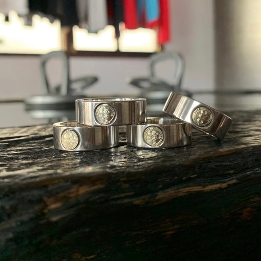 CHOLOS Signet Ring with 18k logo