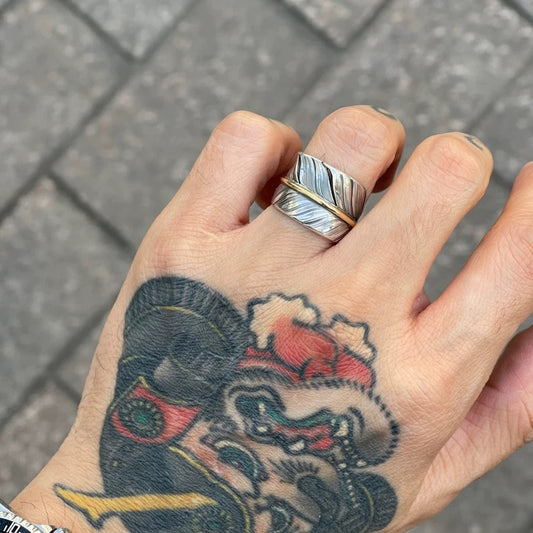 CHOLOS 18k Gold Stem Feather Ring