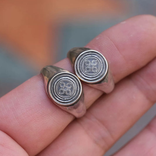 CHOLOS Infinity Logo Signet Ring