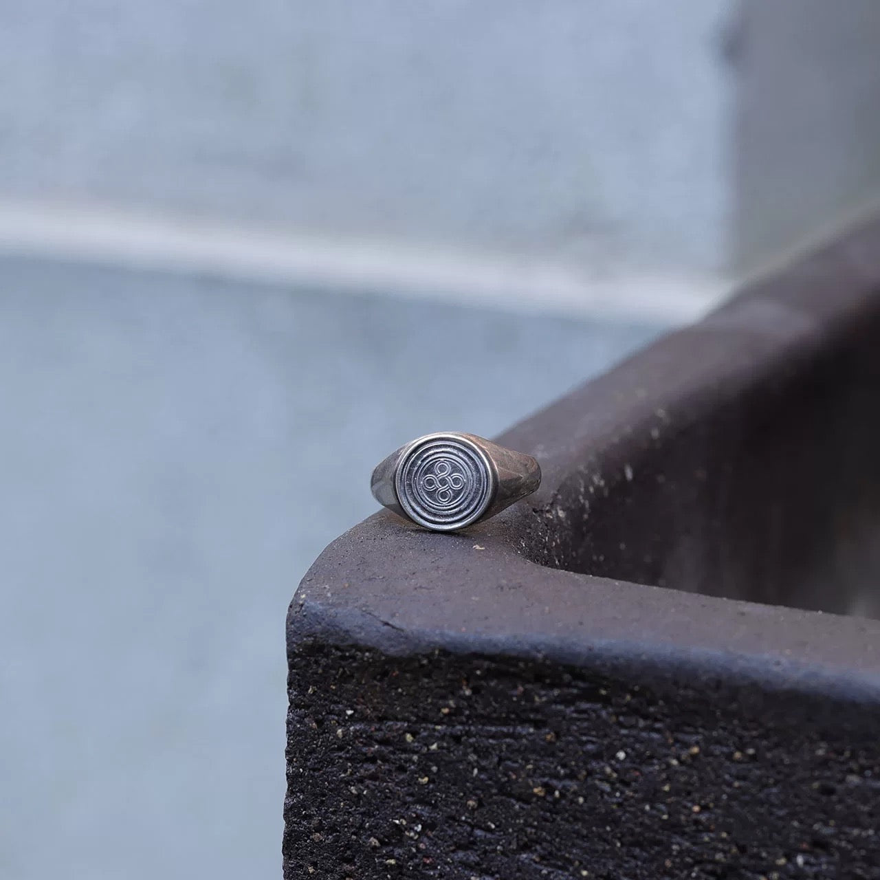 CHOLOS Infinity Logo Signet Ring