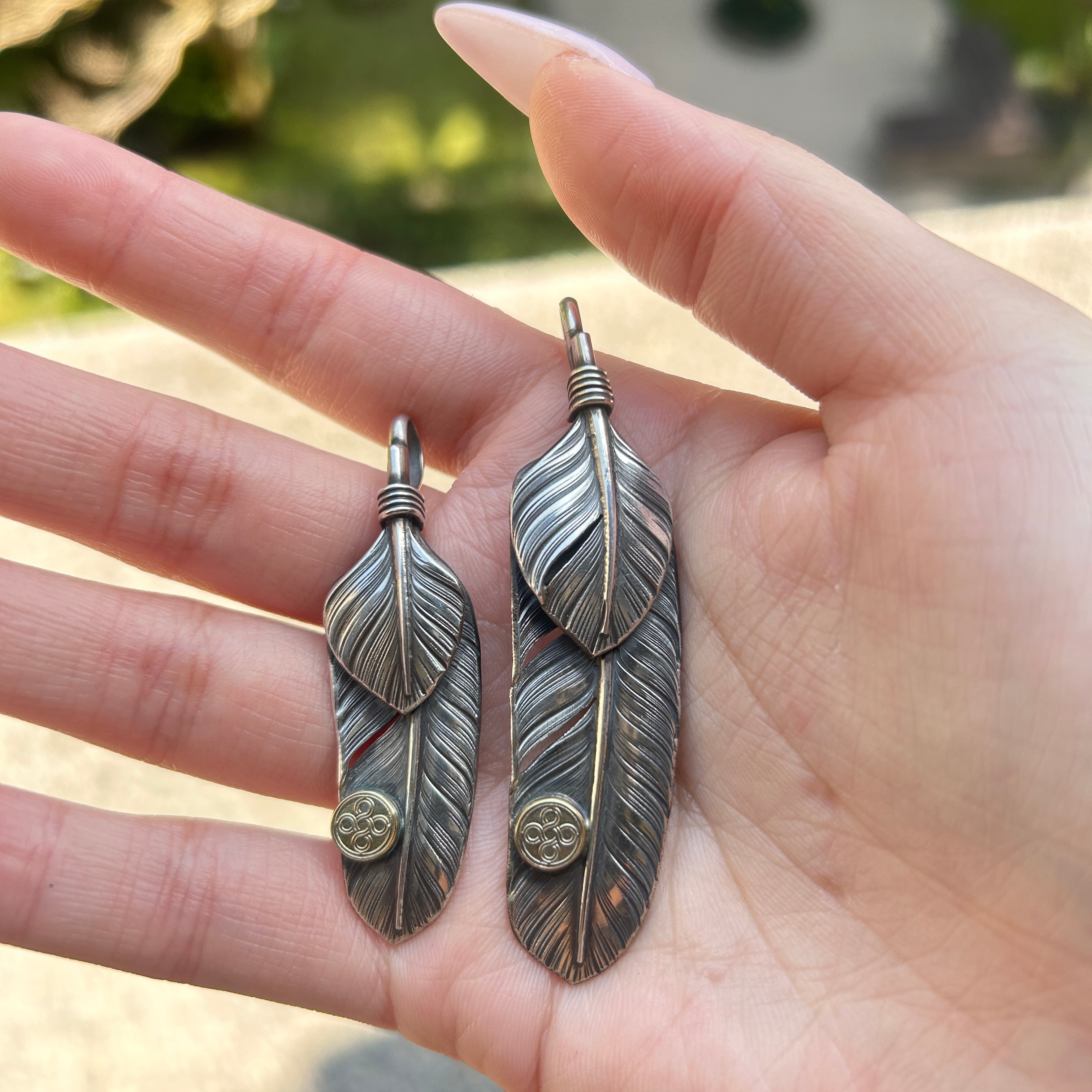 CHOLOS チョロス GOLDLINE FEATHER NECKLACE CHOLOS] 18k Gold Stamp Upper Silver Feather Pendant – ALLY Jewellery