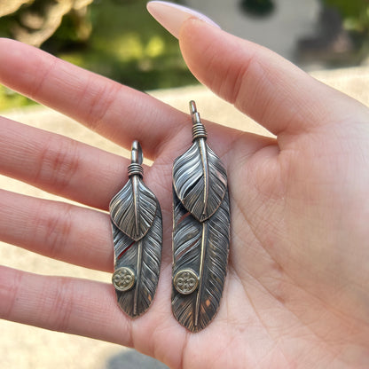 [CHOLOS] 18k Gold Stamp Upper Silver Feather Pendant