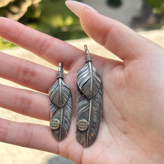 [CHOLOS] Gold Stamp Feather Pendant