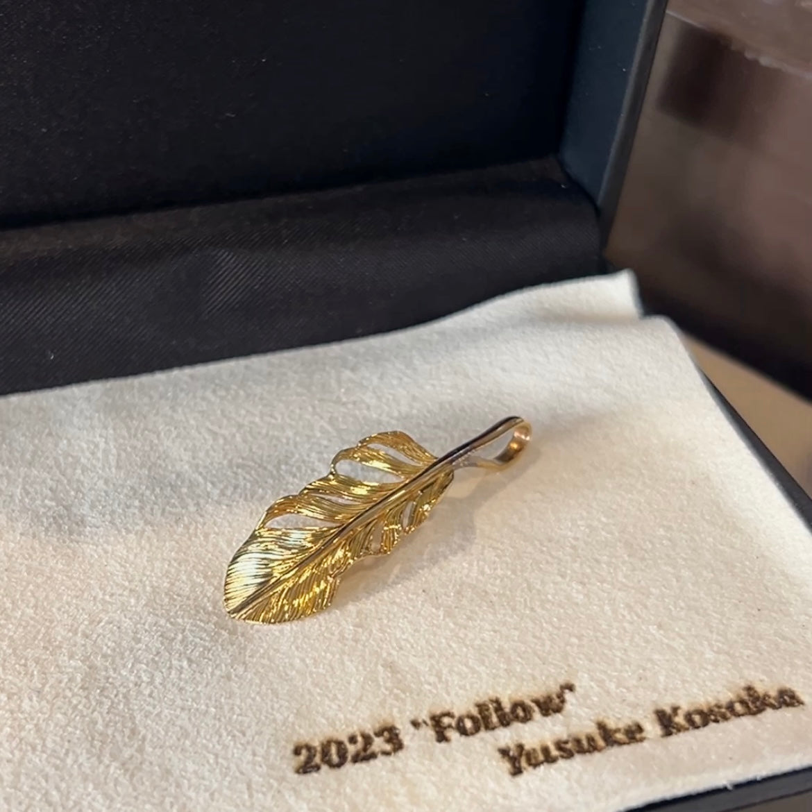 [Yusuke Kosaka] Gold "Follow" mini Feather Pendant