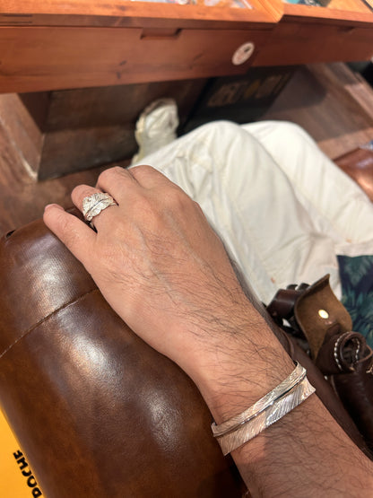 [Yusuke Kosaka] Be the best Feather Bangle