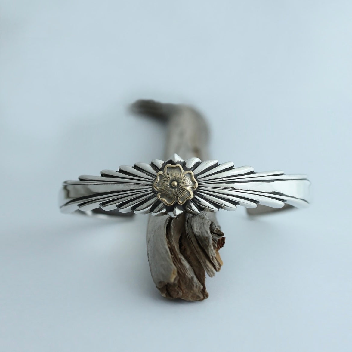 [Mt.hill] Sunburst Cuff with Gold Rose