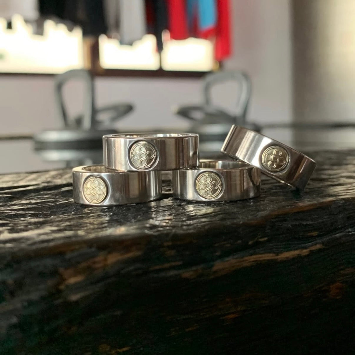 CHOLOS Signet Ring with 18k logo