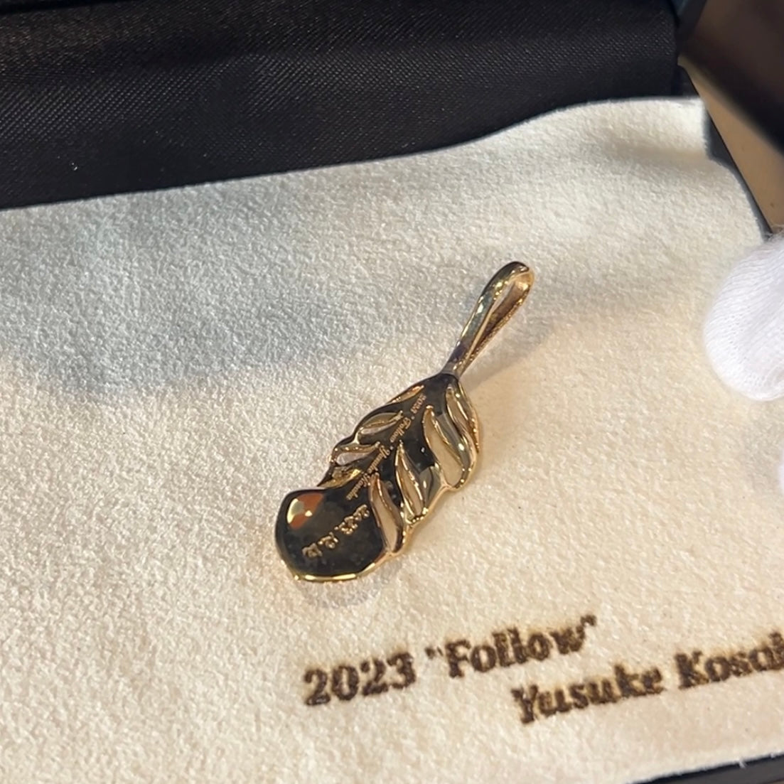 [Yusuke Kosaka] Gold "Follow" mini Feather Pendant