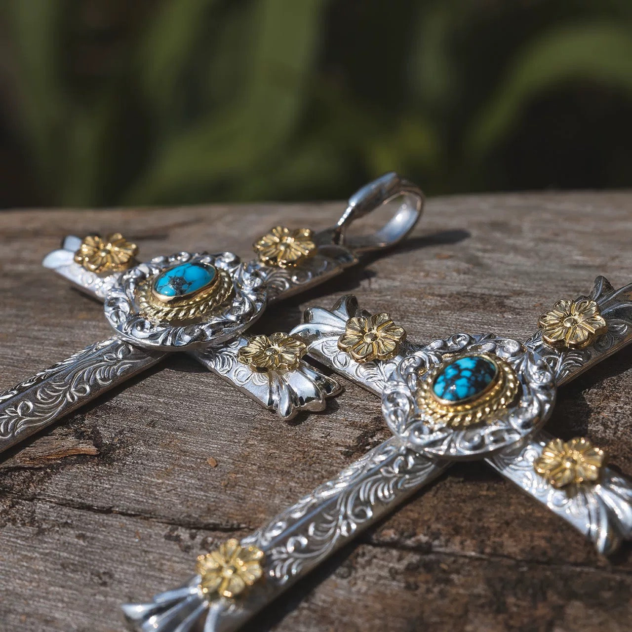 [Dear Blossom] Floral Arabesque Turquoise Cross Pendant HG