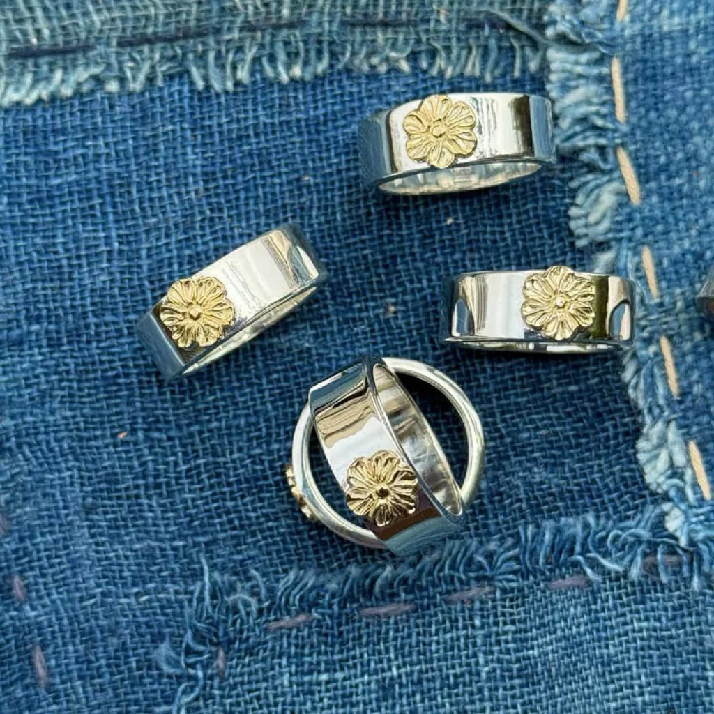 Dear Blossom Gold Flower Flat Silver Ring detail 4