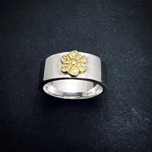 Dear Blossom Gold Flower Flat Silver Ring detail 2