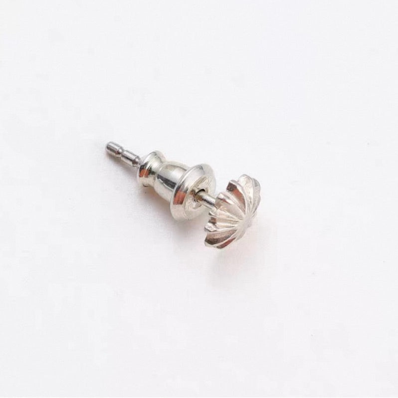 Dear Blossom P-018 Small Flower Concho Stud Earrings detail 2