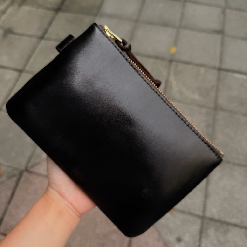 Y’2 LEATHER horsehide pouch interior
