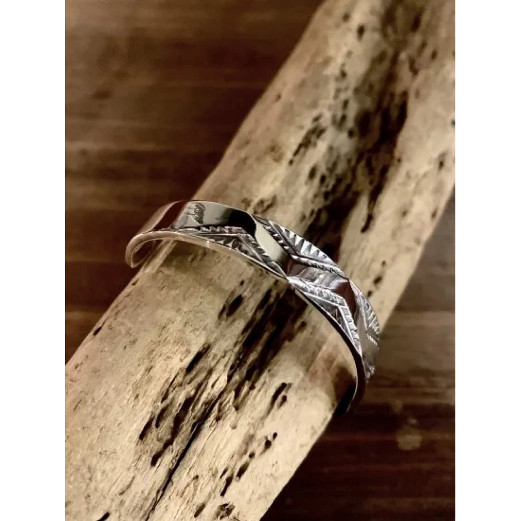 Dear Blossom Geometric Pattern Silver Bangle detail 2