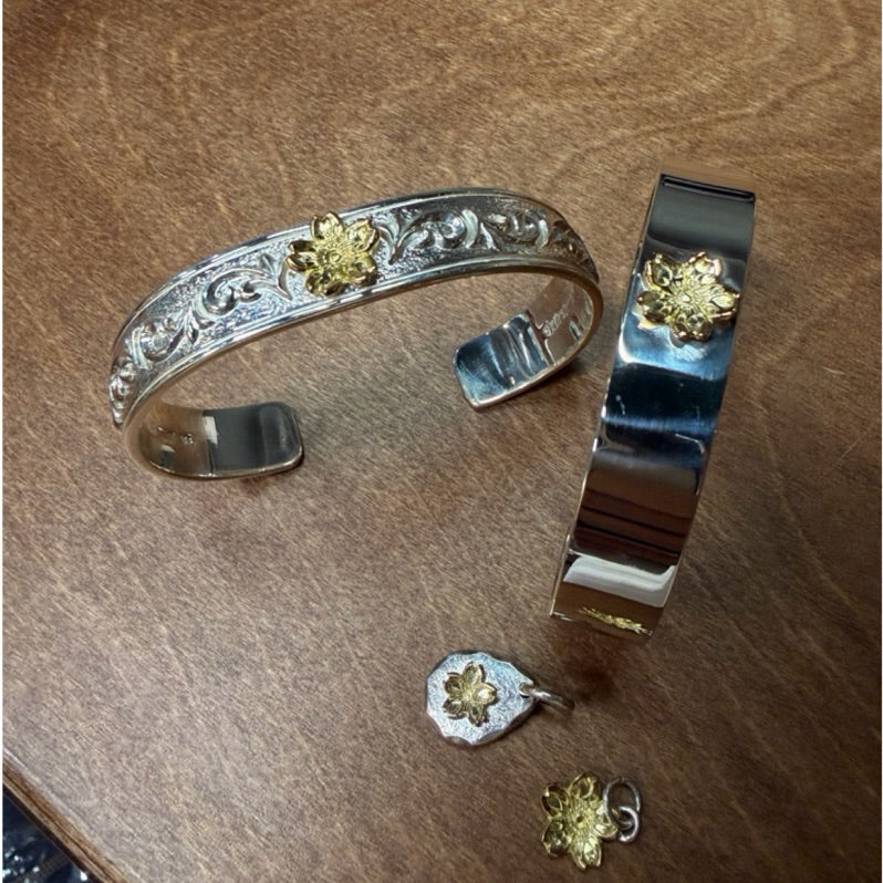 Dear Blossom Limited Gold Sakura Arabesque Bangle detail 3