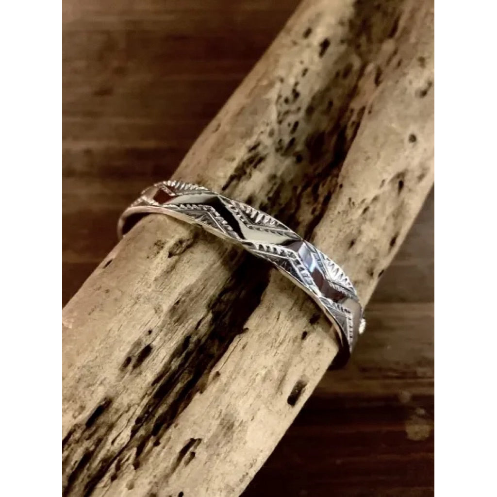 Dear Blossom Geometric Pattern Silver Bangle
