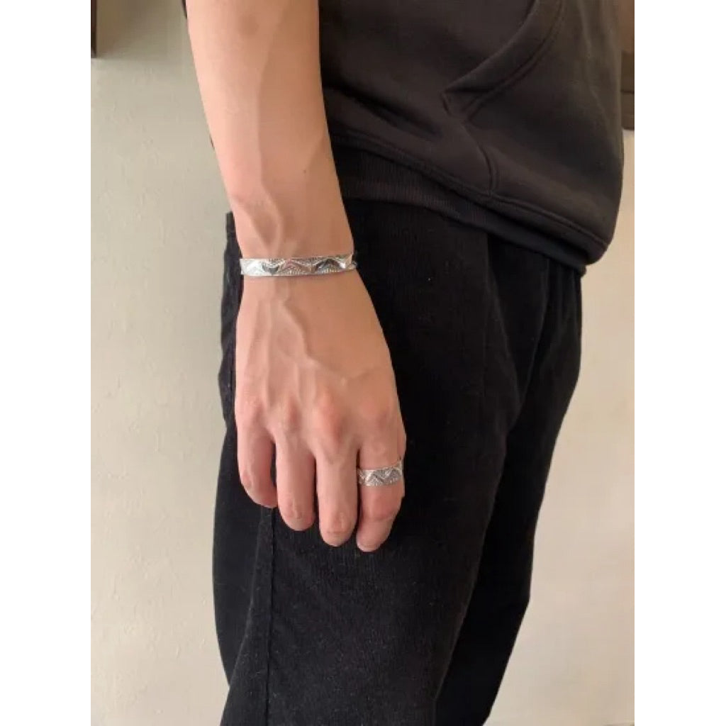 Dear Blossom Geometric Pattern Silver Bangle detail 4